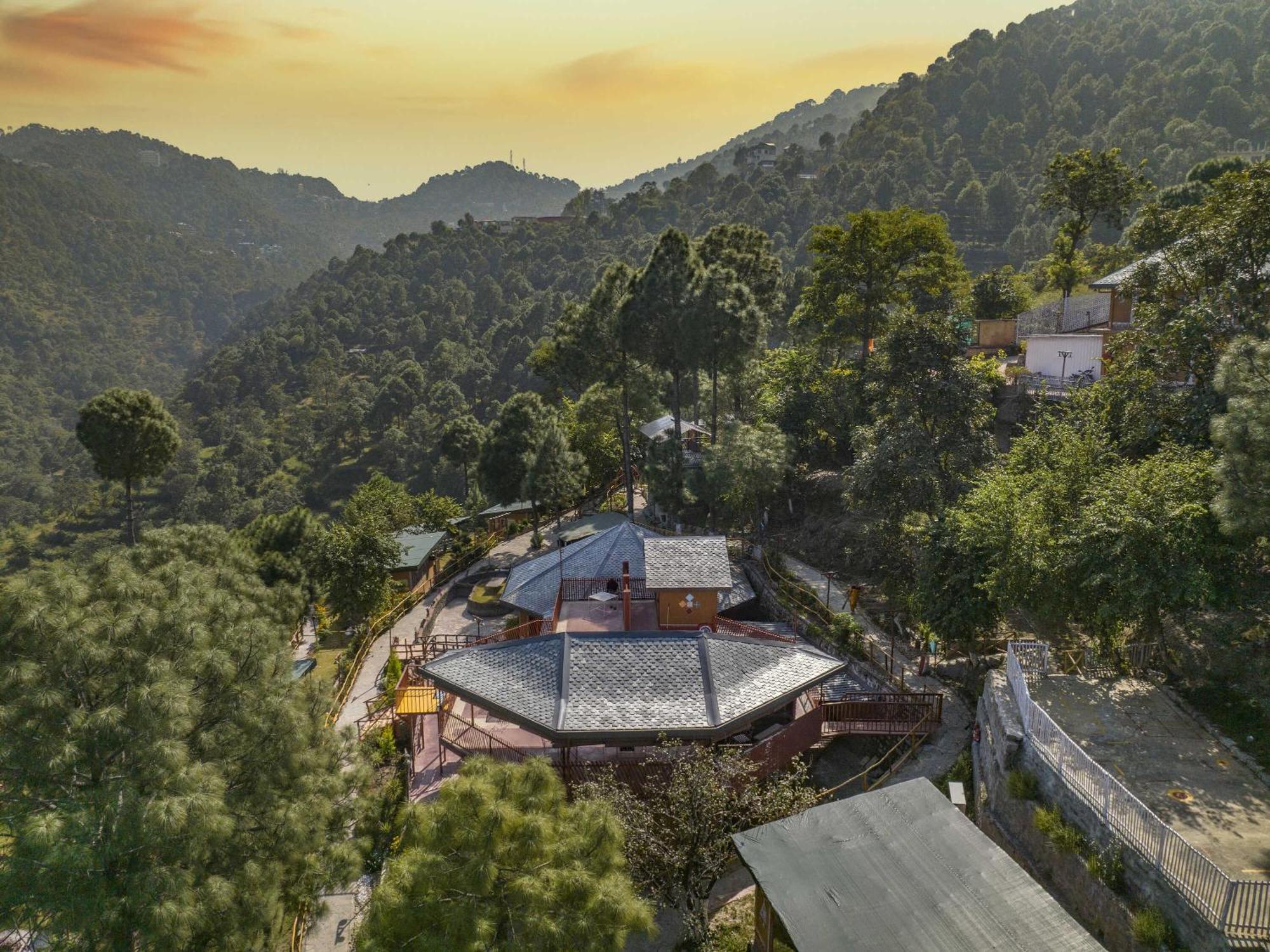 ホテル A Kasauli Ggaon By Echor エクステリア 写真