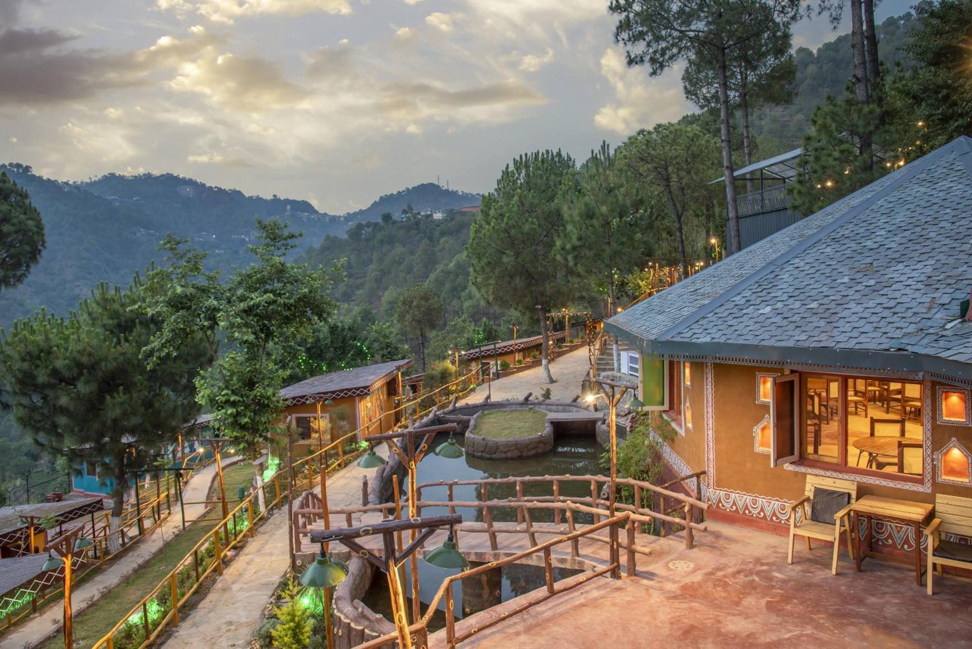 ホテル A Kasauli Ggaon By Echor エクステリア 写真