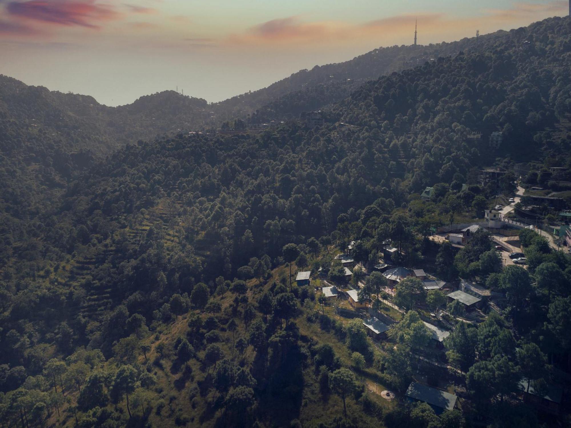 ホテル A Kasauli Ggaon By Echor エクステリア 写真