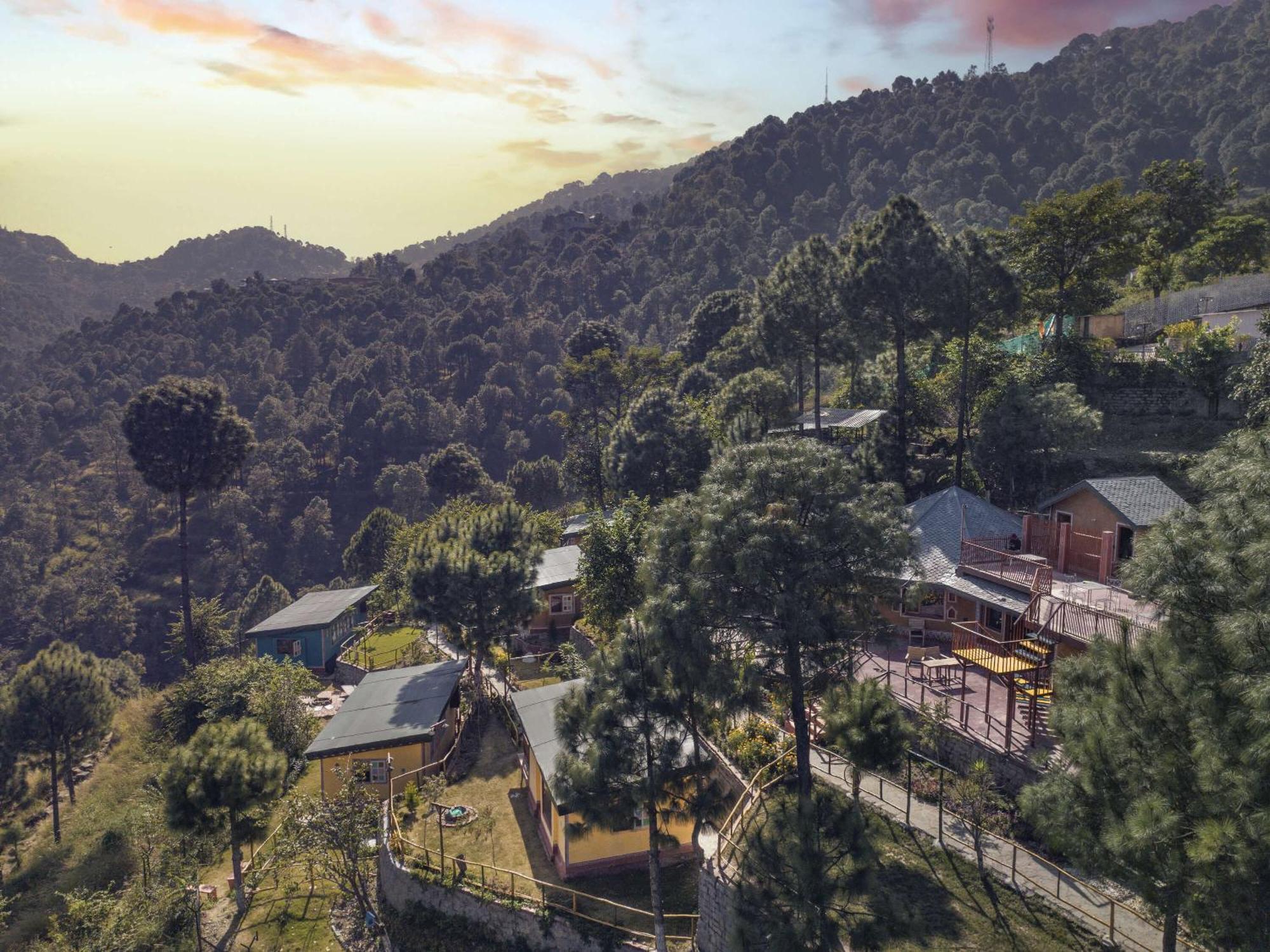 ホテル A Kasauli Ggaon By Echor エクステリア 写真