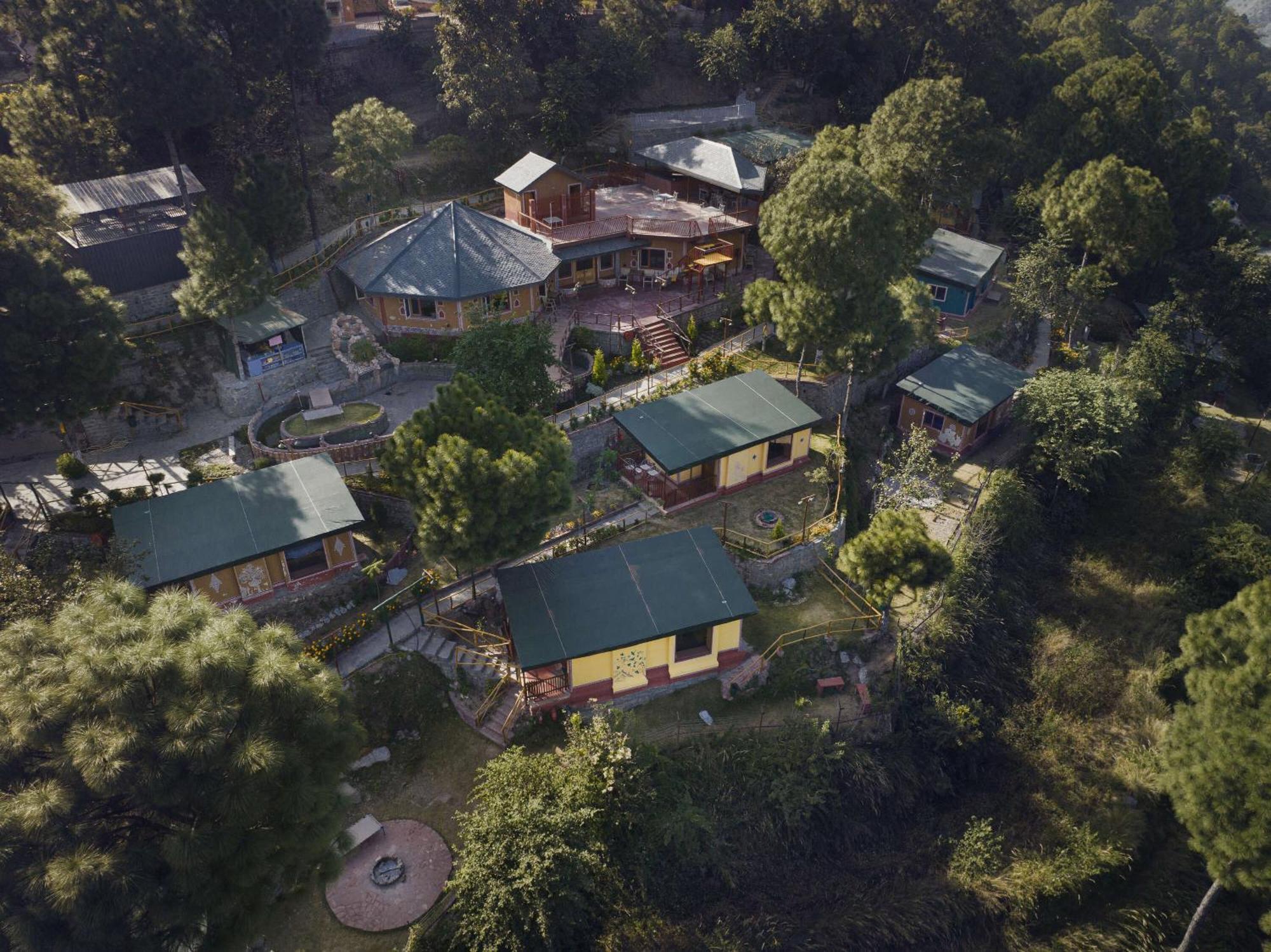 ホテル A Kasauli Ggaon By Echor エクステリア 写真