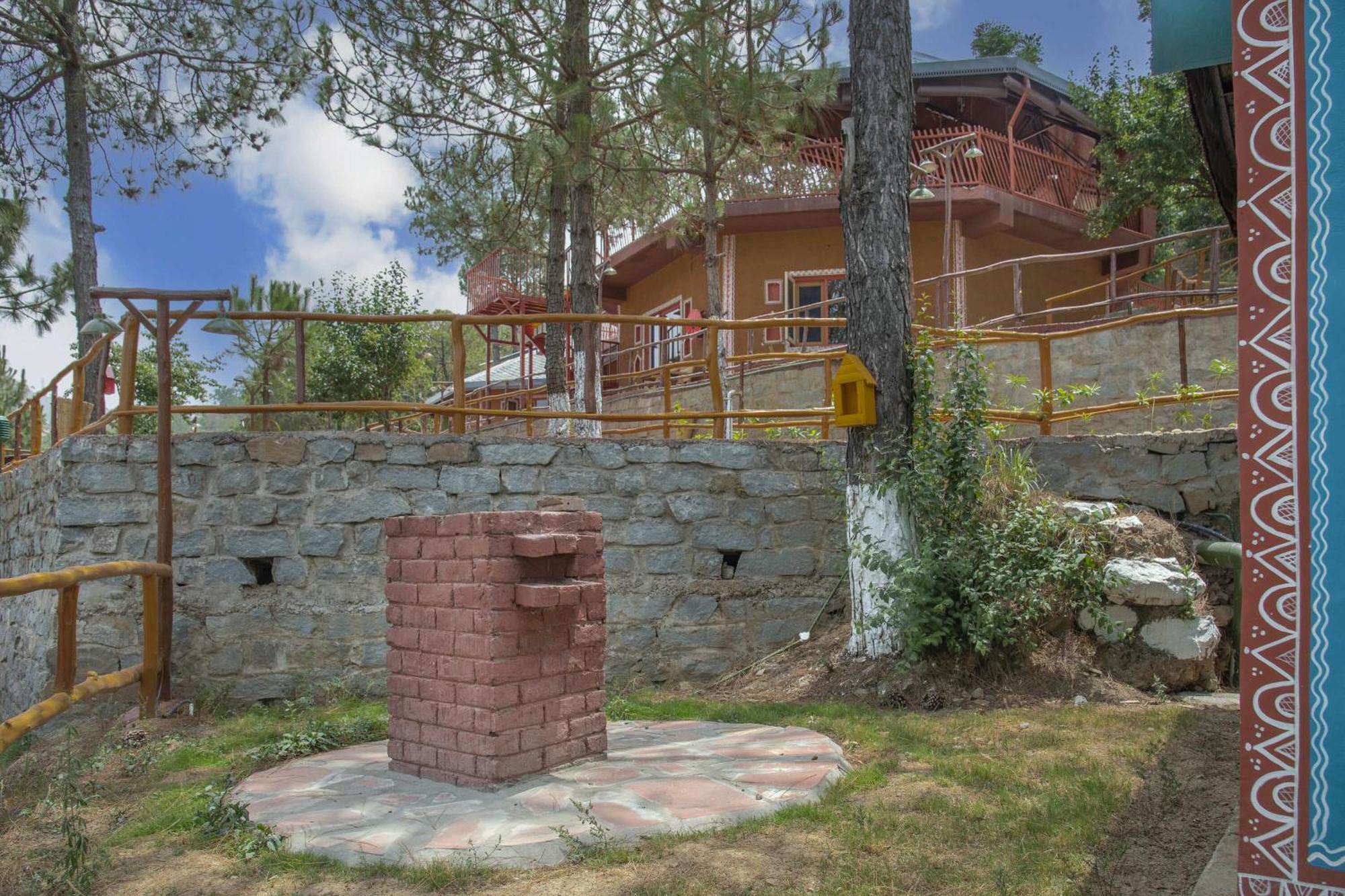 ホテル A Kasauli Ggaon By Echor エクステリア 写真